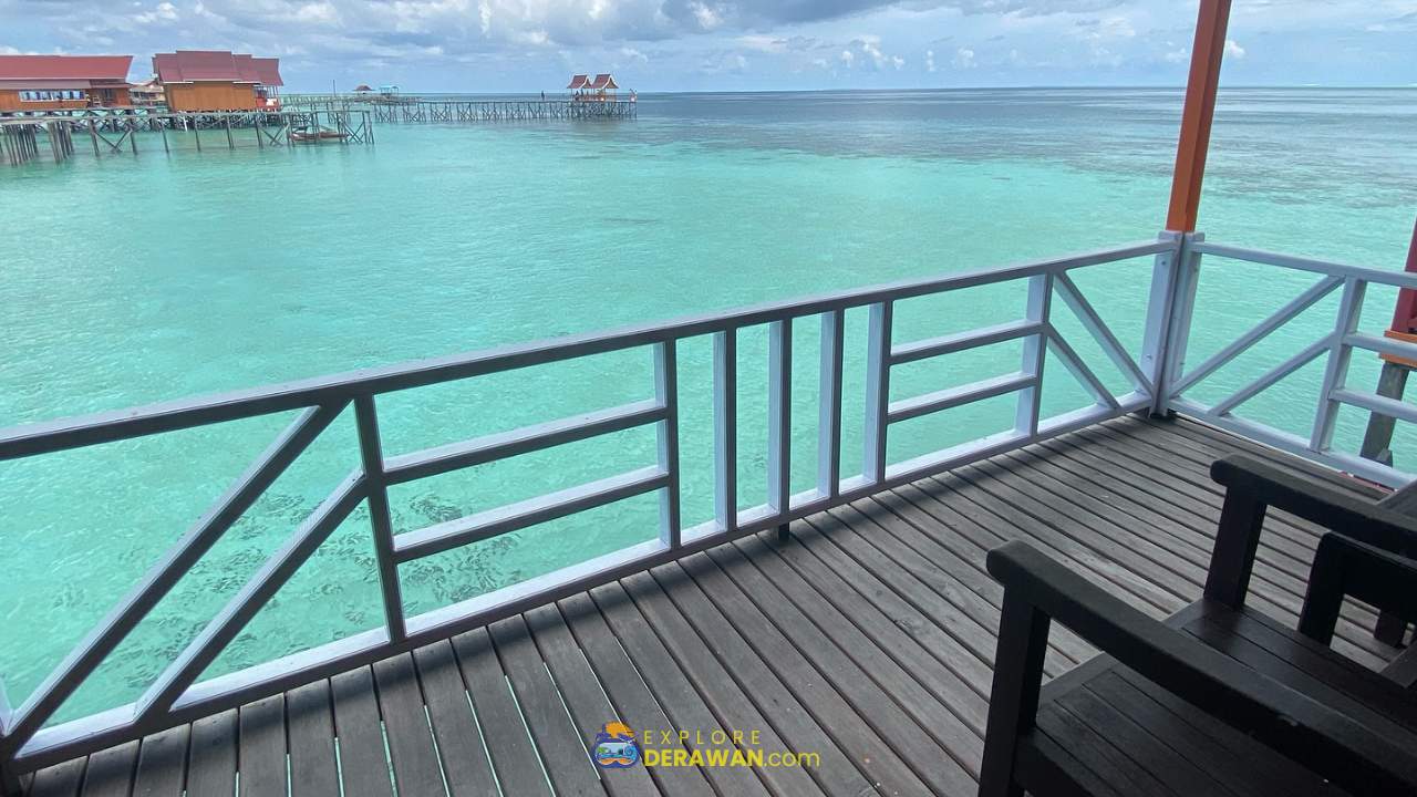 Teras atau Balkon Private di VVIP Room Reza Cottage Derawan