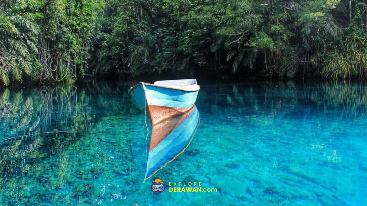 Read more about the article Danau Labuan Cermin, Fenomena Unik Danau Dua Warna Dan Dua Rasa di Kepulauan Derawan